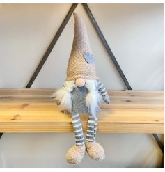 A Scandinavian inspired sitting gonk decoration. A gorgeous addition to the home with characterful features. 