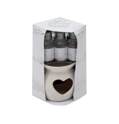 A beautiful gift set with 3 wax melts and oil burner. Decorated with a festive village scene.