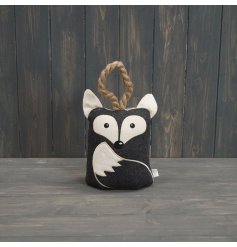 A rustic doorstop in a grey fox design. Complete with chunky rope carry handle. 