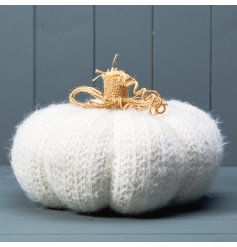 Create the most fabulous seasonal displays with this show stopping knitted pumpkin. Complete with rustic hessian stalk.