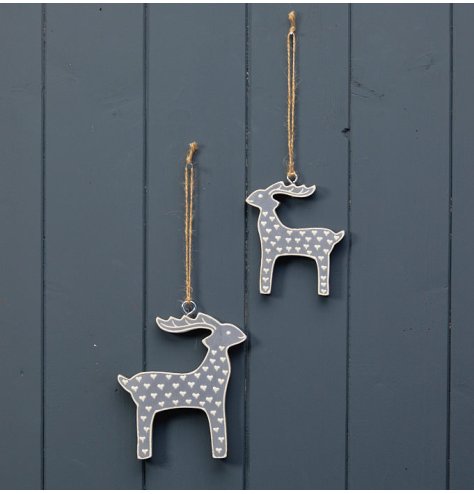 A Chic And Simple Reindeer Hanging Decoration