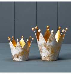 A rough luxe styled crown decoration