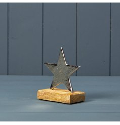 This beautifully presented star ornament