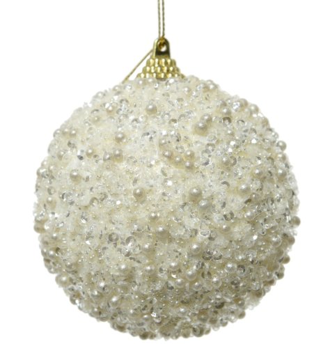 A chic bauble decorated with an abundance of beads and sequins. Complete with gold cap and hanger. 