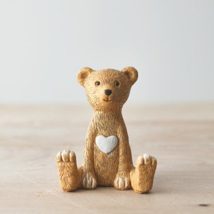 Sitting Bear With White Heart, 8.5cm