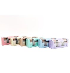 A charming gift set, featuring 3 candles and 6 assorted scents