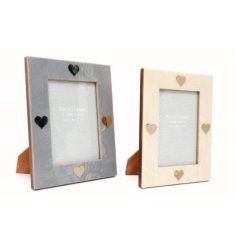 Display your special memories with this charming assortment of 2 photo frames