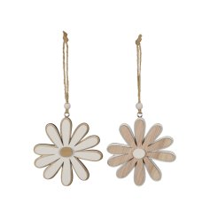 An assortment of 2 wooden daisy decorations in natural and white finishes.