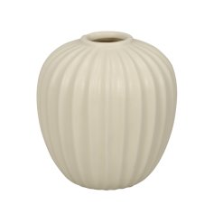 A stylish cream vase with ribbed detailing. A chic vessel which looks beautiful displayed as pictured 