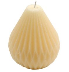 A super stylish geometric wax candle in cream. A must have interior gift item. 
