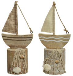 A mix of 2 charming natural wooden boat decorations. Both feature cotton nets with shells and natural sails.