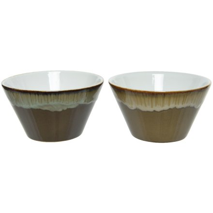An assortment of 2 stoneware bowls. Handmade with a reactive glaze in chic brown and beige colours. 