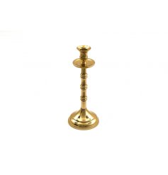 A classic gold metal candle stick holder. A chic accessory for your favourite candles.