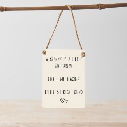 A chic mini metal sign with a sweet sentiment for Granny. 