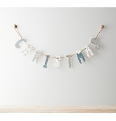 A chic wooden garland with a white and grey colour scheme. 