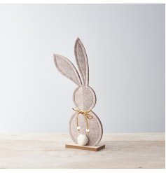 A chic felt bunny decoration. Beautifully stitched with a jute bow and fluffy pom pom tail. 