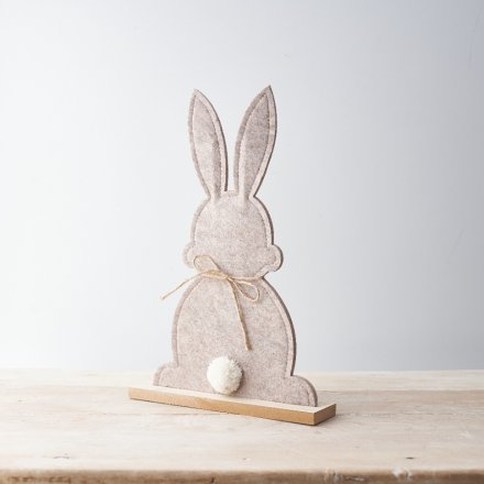 Make a statement in the home with this stunning felt bunny decoration. 