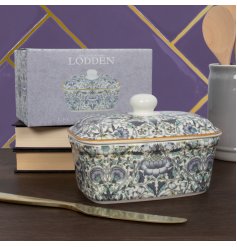 A stylish and practical butter dish decorated with the popular Lodden print by William Morris.