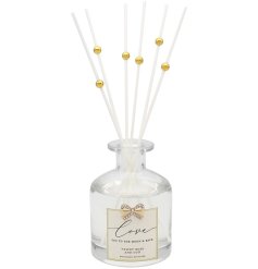 A boutique diffuser with a Velvet Rose fragrance. Beautifully packaged with bow and bead detailing. 