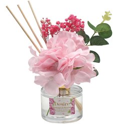 A beautifully scented floral diffuser with a stunning hydrangea posy. 