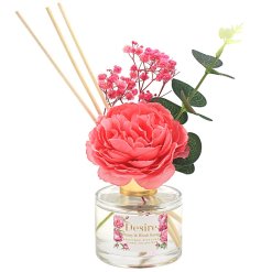 A boutique diffuser with a fresh and floral Peony and Blush Suede fragrance. 