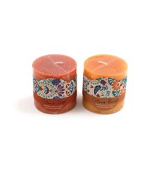An assortment of 2 citrus scented pillar candles in rich orange hues. Complete with a summer tile gift wrap. 