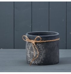 A rustic black pot with a textured surface and chic printed bee design. Complete with a jute string bow. 