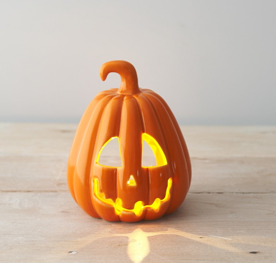 A chic ceramic pumpkin decoration with a glossy finish. 