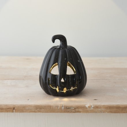 A stylish ceramic pumpkin ornament with a spooky carved face and curly stalk. Complete with a glossy black finish. 