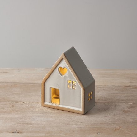 A charming house t-light holder with a raw edge and natural glaze. Complete with a removable led t-light candle. 