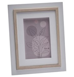 A classic white photo frame with wood detail with space for a 6 x 4 inch photograph. 