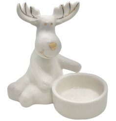 A chic ceramic reindeer t-light holder with gold details. A luxe decoration for the home this season. 