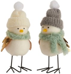 A cute assortment of 2 bird decorations, each wearing a knitted bobble hat and fluffy scarf, with gold wing detail!