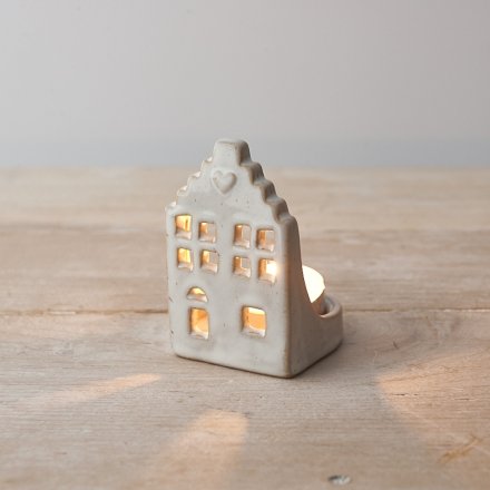 A charming ceramic t-light holder with a house front. Complete with heritage brick work and a dainty heart detail. 