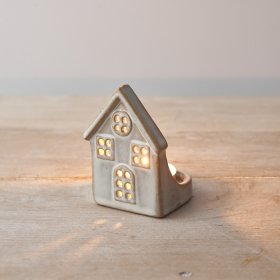 A chic ceramic t-light holder with a traditional house front. Complete with a warm natural glaze.