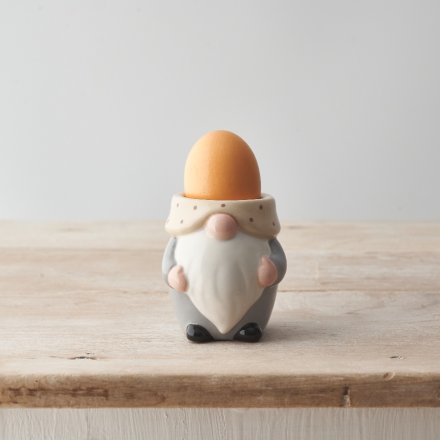 A charming ceramic egg cup in a natural gonk design. A novelty gift item and a fun way to enjoy your eggs this season. 
