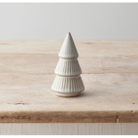 A charming ribbed tree with a raw edge and natural glaze.