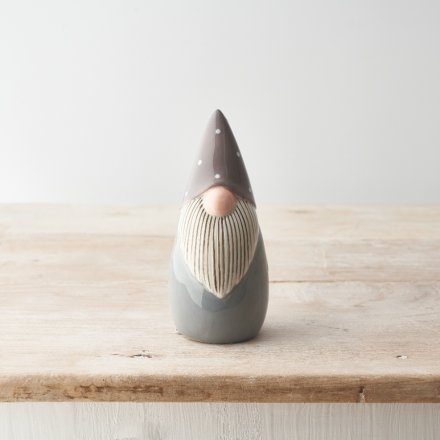 A chic gonk ornament in grey and white colours. A charming seasonal decoration for the home. 