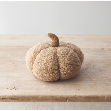 A sweet pumpkin decoration in a stylish sherpa material and neutral colour scheme. 