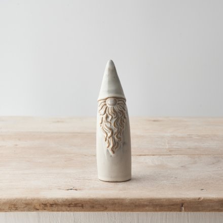 A stylish ceramic ornament with a rough luxe finish. A natural seasonal accessory for the home. 