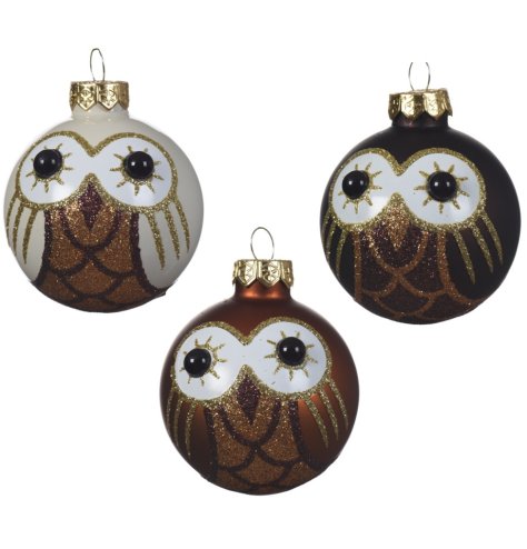 An assortment of 3 glass baubles with beautiful owl designs. Complete with stunning gold glitter details. 