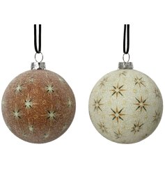 A mix of 2 stylish baubles with a stylish star design in natural cream and brown colours. 