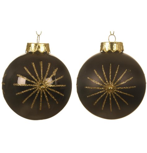 An assortment of 2 luxurious shatterproof baubles in matt and shiny finishes. Decorated with a beautiful glitter star