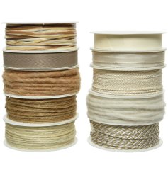 Wrap gifts and get creative with this assortment of 10 sustainable ribbons in jute, wool and fabric. 