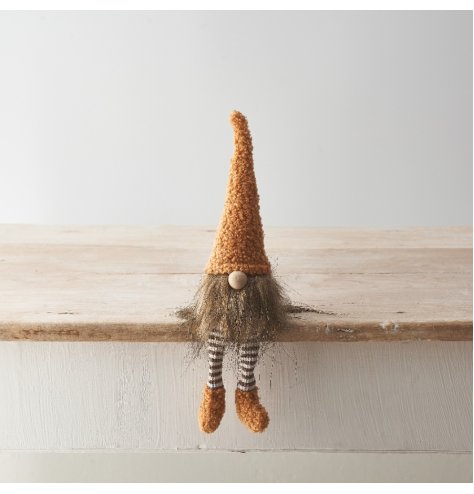 A stylish gonk decoration in a cosy ginger brown colour with wooden nose and long faux fur beard. 