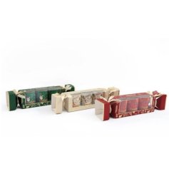 Christmas cracker gift sets including beautifully scented festive fragrances.
