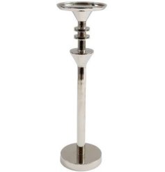 An 20cm aluminium candle stand with a silver metallic finish. 