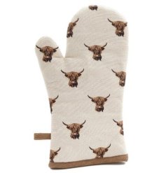 A country living single oven glove with a charming highland cow design. 