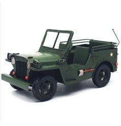 A fantastic vintage jeep model in green. A great gift item for enthusiasts and collectors.