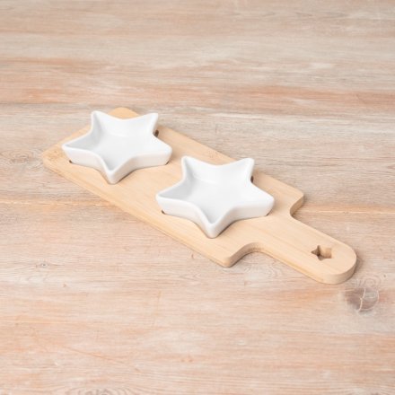 A small wooden tray with 2 ceramic star dishes